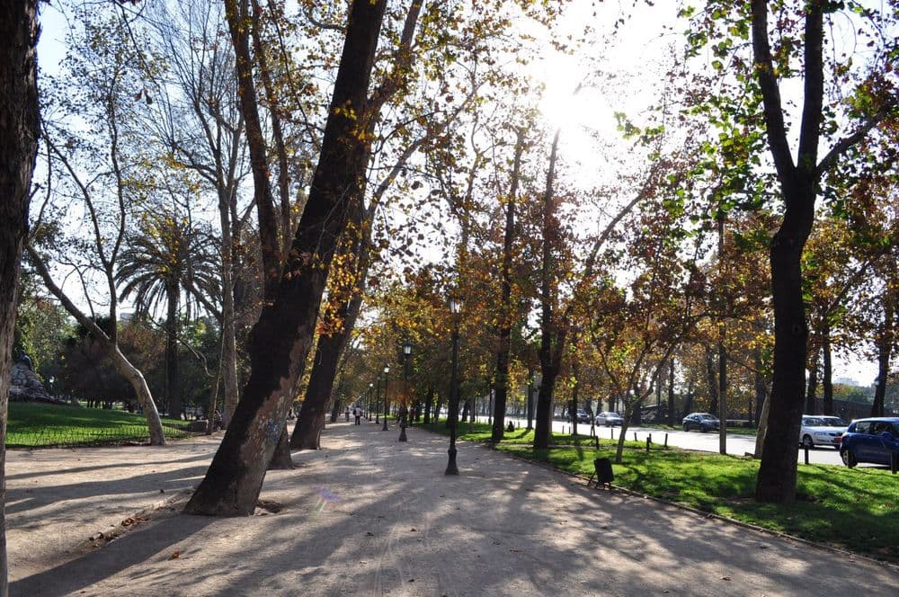 Sites touristiques de Santiago du Chili : Parque Forestal. Source : Wikipedia.