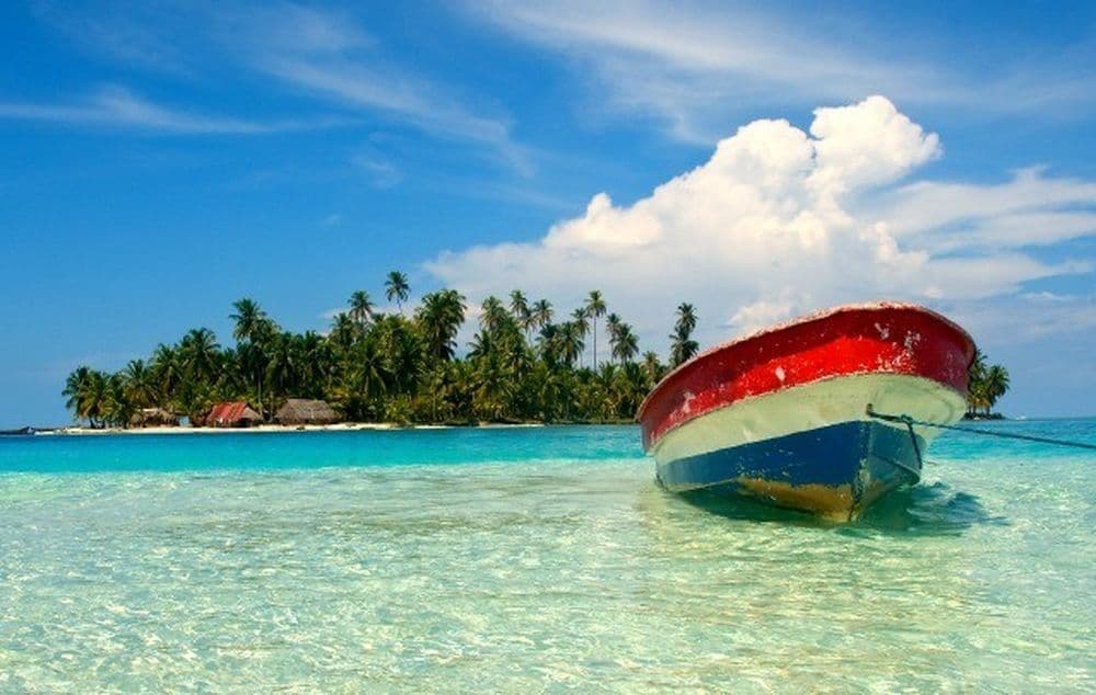 Embarcation accostée sur l'une des 365 îles de l'archipel des îles San Blas