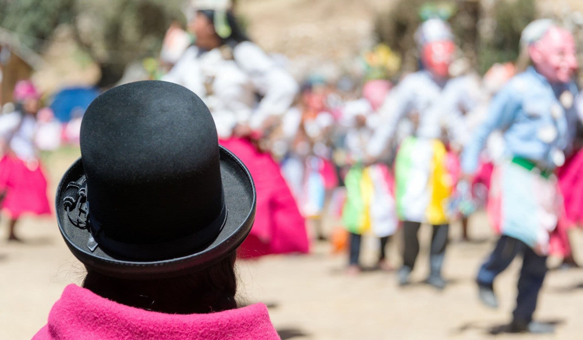 Le chapeau melon : rencontre entre l’Angleterre et la Bolivie