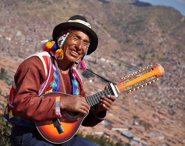 Peruvian music player instrument